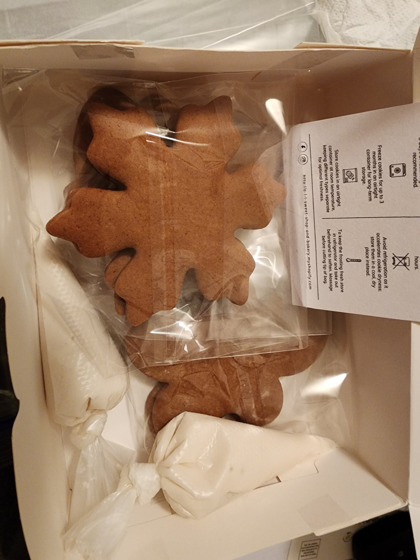 Gingerbread cut-out cookie kit